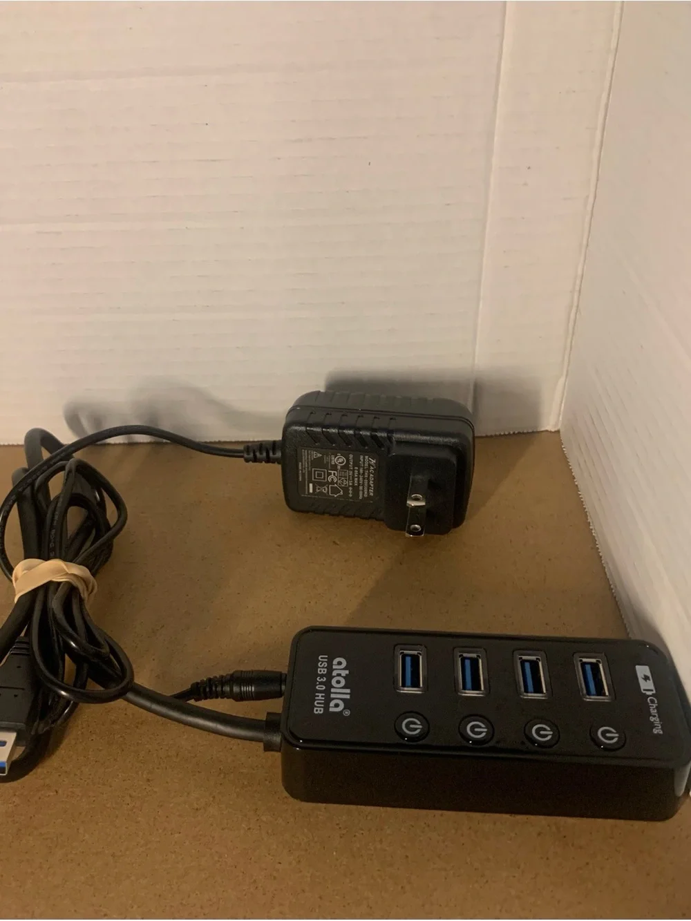 4-Port USB 3.0 Hub with 4 Data Ports, 1 Smart Charging Port, Individual On/Of...